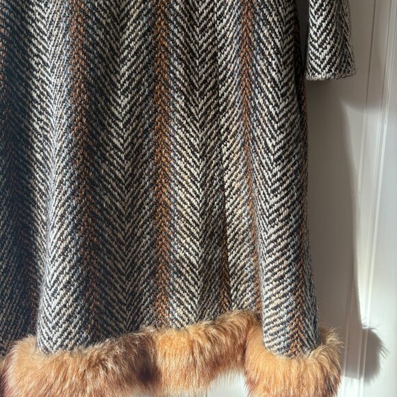 Vintage 1960s Wool Herringbone Tweed Coat with Fur Shawl Collar - Picture 7 of 9